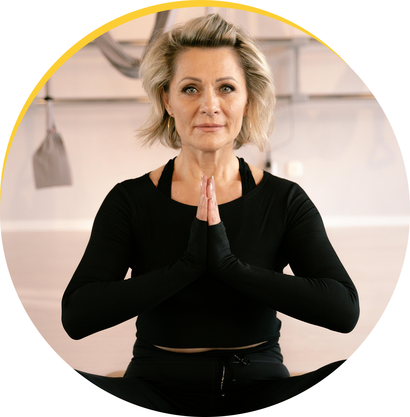 Empowering Women to Thrive Empowering Women to Thrive